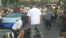 网友拍到网红吃瓜视频,网友直呼“太真实”